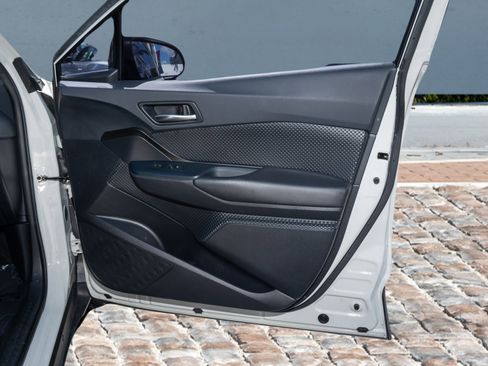 Used 2019 Toyota C-HR LE image 12