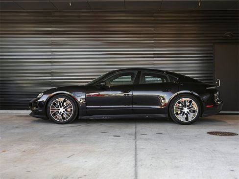 Used 2025 Porsche Taycan image 2