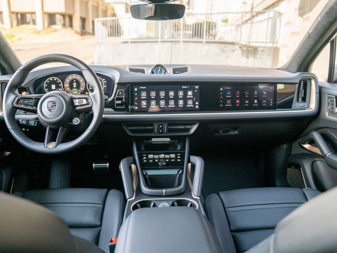 New 2025 Porsche Cayenne Turbo image 28