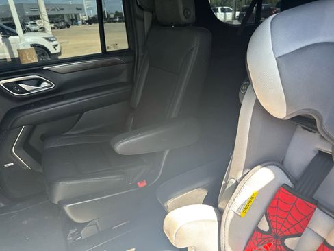 Used 2022 Chevrolet Suburban LT w/ Luxury Package RWD image 20