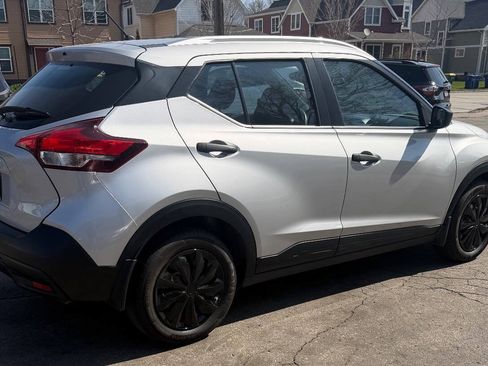 Used 2019 Nissan Kicks S FWD image 9