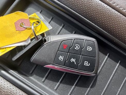 Used 2021 GMC Yukon XL SLT w/ SLT Luxury Package image 44