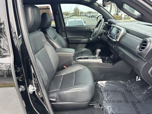 Used 2023 Toyota Tacoma Limited image 33