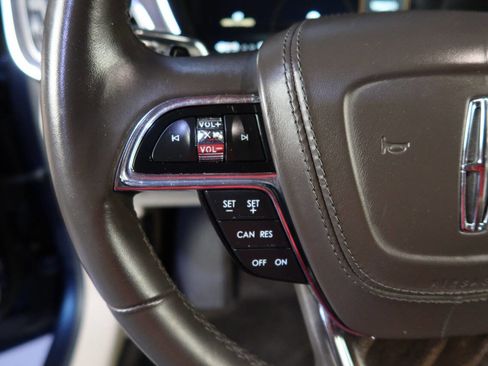 Used 2017 Lincoln Continental Select image 35