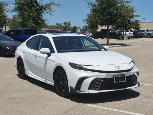 Certified 2025 Toyota Camry SE w/ Convenience Package AWD/4WD image 7