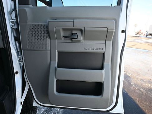 Used 2024 Ford E-350 and Econoline 350 Super Duty w/ Power Windows & Locks Group image 61