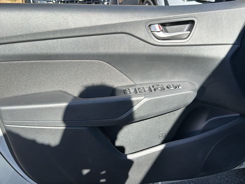 Used 2022 Hyundai Accent SE FWD image 6