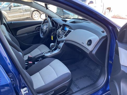 Used 2013 Chevrolet Cruze LS image 32