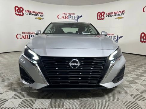 Used 2023 Nissan Altima 2.5 SV image 2