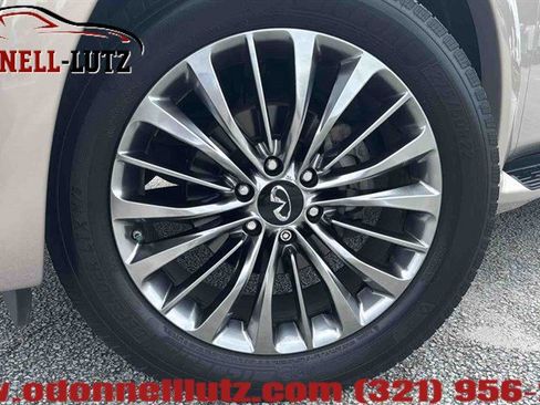 Used 2019 INFINITI QX80 Luxe w/ 22" Wheel Package RWD image 2