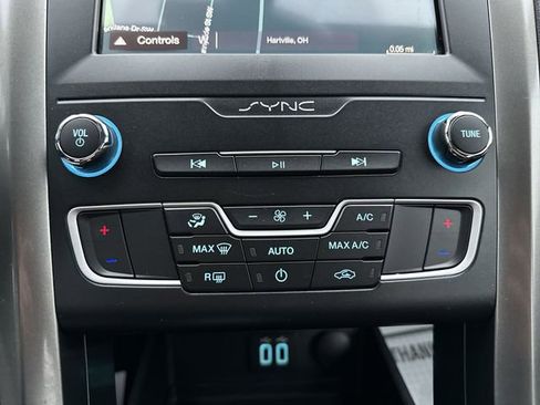 Used 2019 Ford Fusion SE image 18