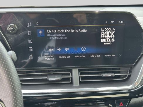 Certified 2024 Chevrolet Trax RS w/ Sunroof Package image 20