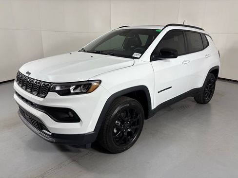 New 2026 Jeep Compass Latitude w/ Sun and Sound Group AWD/4WD image 5