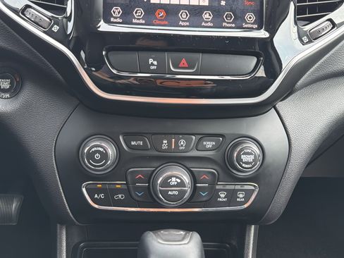 Used 2019 Jeep Cherokee Limited AWD/4WD image 21
