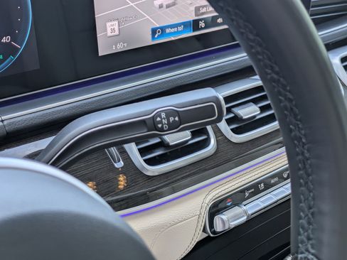 Used 2023 Mercedes-Benz GLS 450 4MATIC image 26