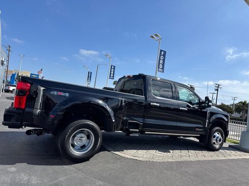 Used 2025 Ford F350 Platinum w/ Platinum Plus Package AWD/4WD image 2