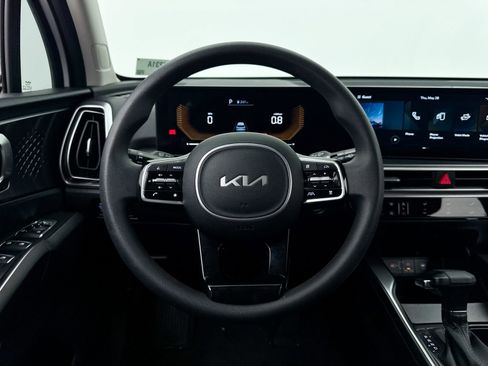 Certified 2024 Kia Sorento LX FWD image 3
