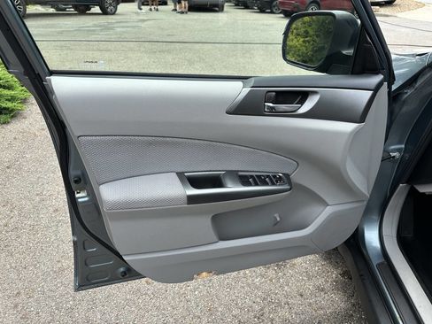 Used 2013 Subaru Forester 2.5X Premium w/ All-Weather Plus Pkg image 17