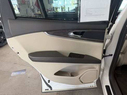 Used 2016 Lincoln MKX Reserve w/ Driver Assistance Package FWD image 24