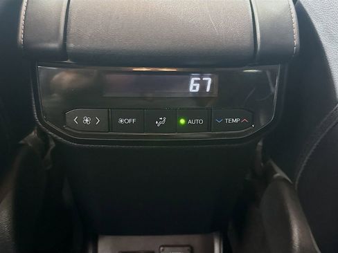 Used 2022 Toyota Highlander Limited FWD image 28