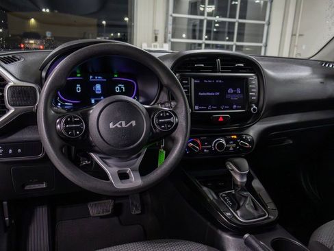 Used 2023 Kia Soul LX image 16