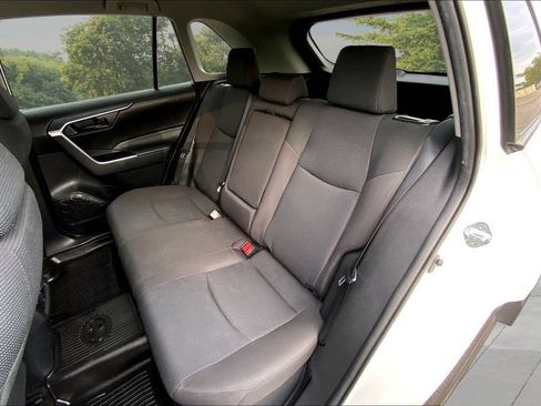 Used 2021 Toyota RAV4 LE AWD/4WD image 22
