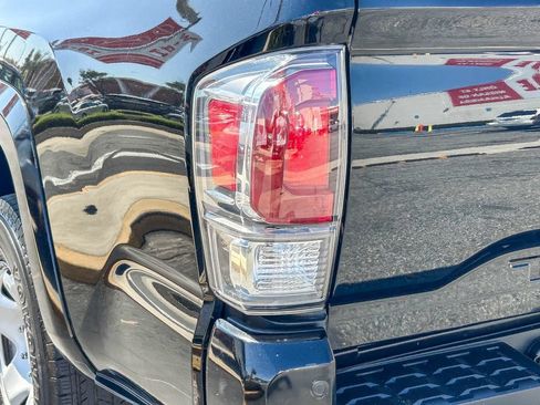 Used 2020 Toyota Tacoma TRD Sport w/ Technology Package RWD image 10