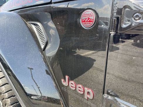 Used 2024 Jeep Gladiator Rubicon AWD/4WD image 3