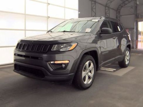 Used 2018 Jeep Compass Latitude w/ Popular Equipment Group AWD/4WD image 1