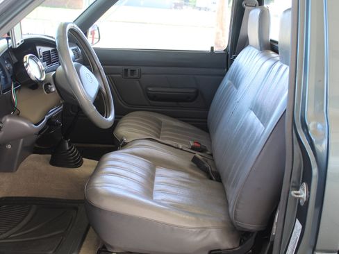 Used 1992 Toyota Pickup Deluxe RWD image 19
