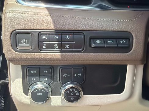 Used 2023 GMC Yukon Denali AWD/4WD image 31