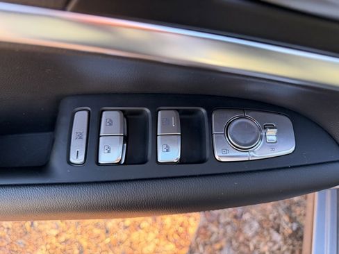 Used 2026 Genesis G70 2.5T image 17