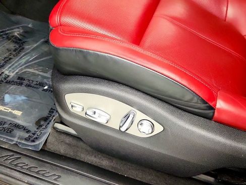 Used 2023 Porsche Macan AWD/4WD image 12