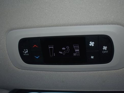 Used 2024 Chrysler Voyager LX image 37