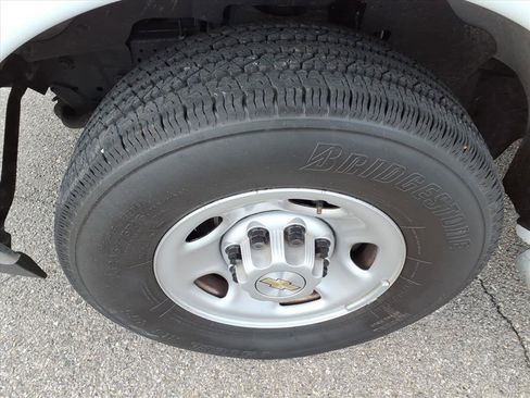 Used 2024 Chevrolet Express 2500 w/ Driver Convenience Package image 10