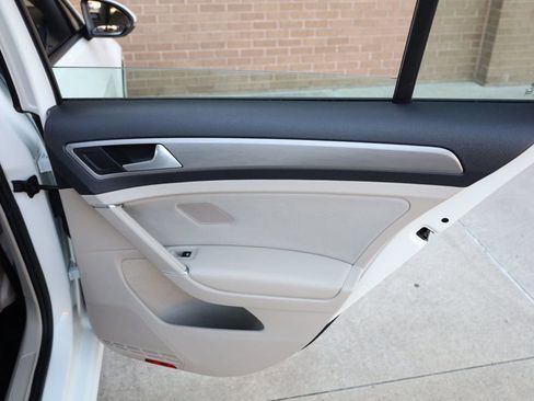 Used 2016 Volkswagen Golf S image 20