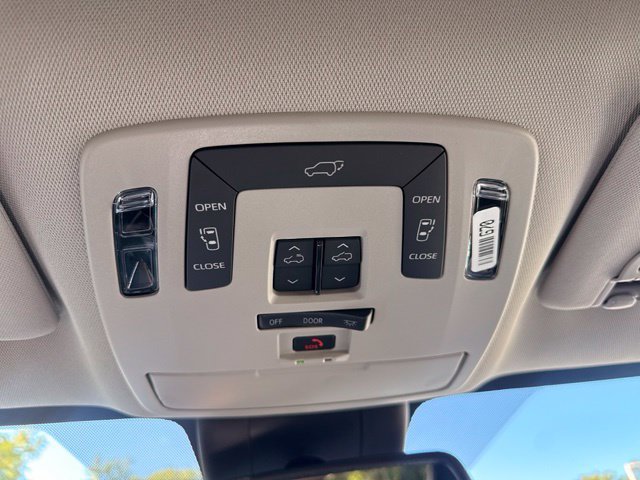 New 2026 Toyota Sienna XLE AWD/4WD image 30