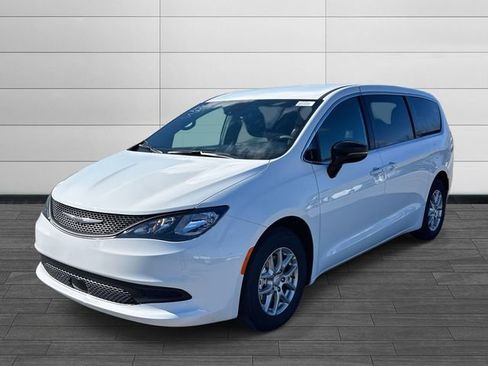 New 2026 Chrysler Voyager LX image 7