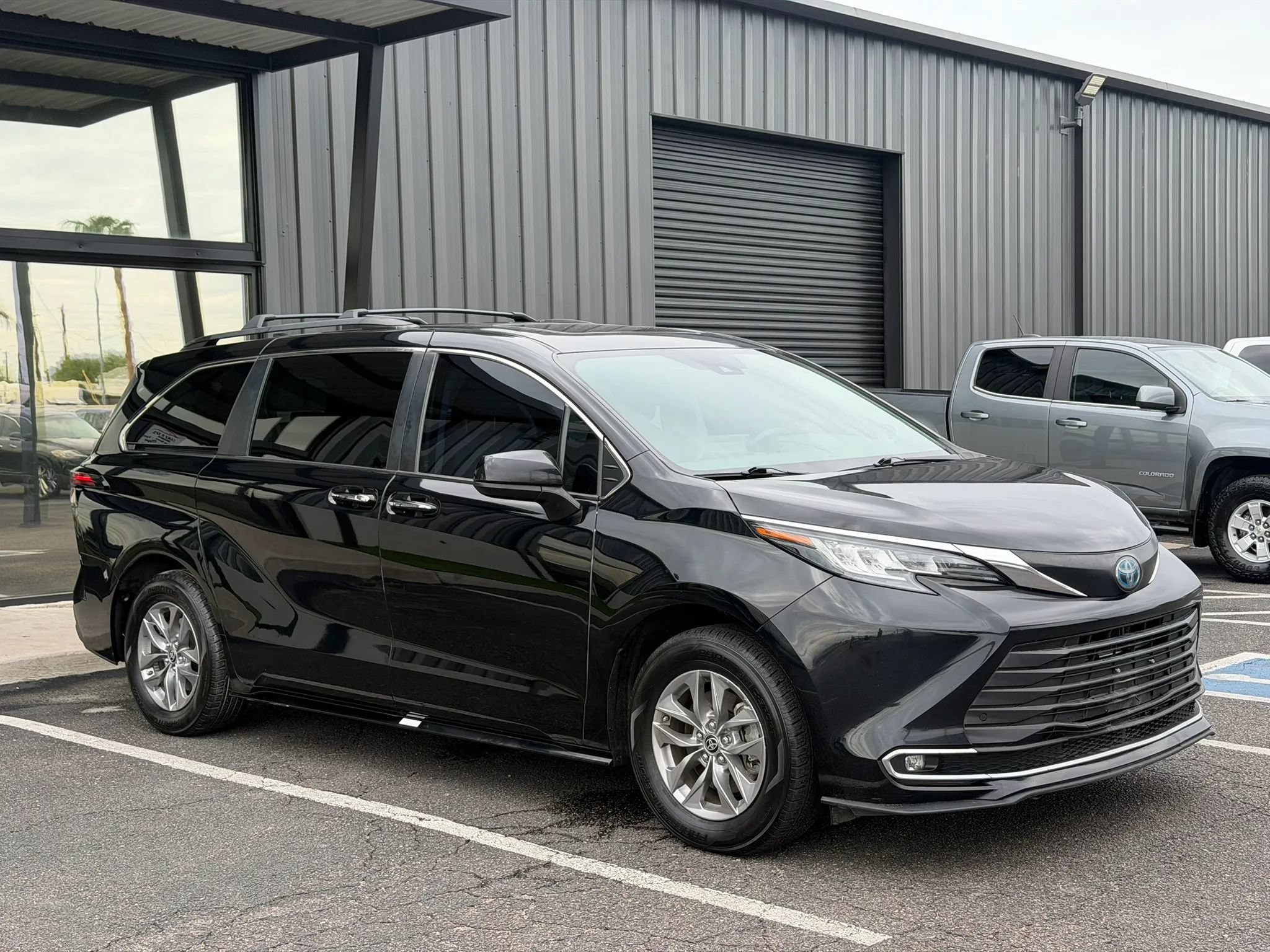 Used 2022 Toyota Sienna XLE w/ XLE Plus Package FWD image 14
