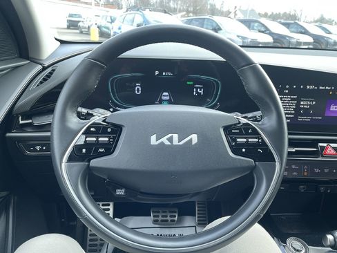 Certified 2023 Kia Niro EX Touring image 18
