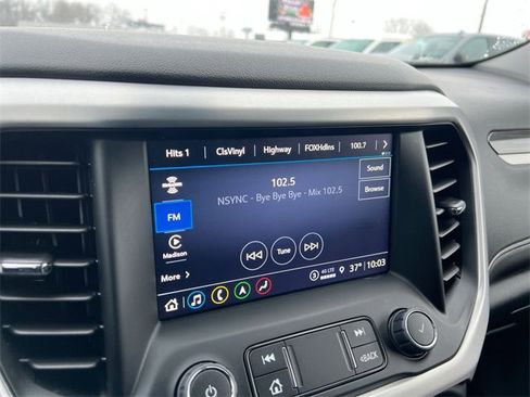 Used 2023 GMC Acadia SLT image 13