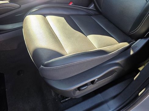 Used 2023 Buick Envision Essence image 15