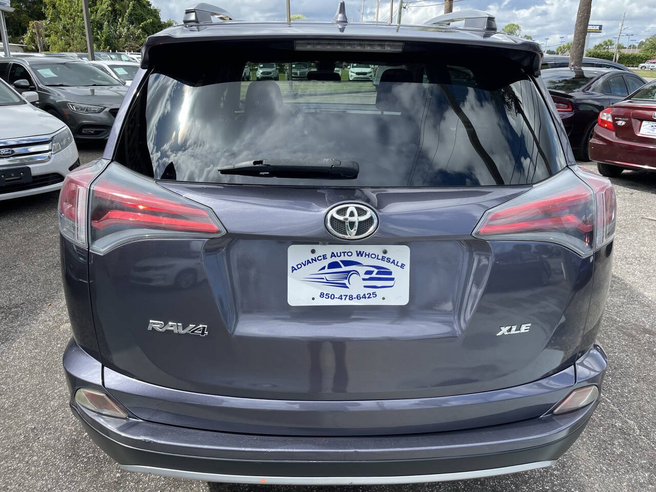 Used 2017 Toyota RAV4 XLE FWD image 5