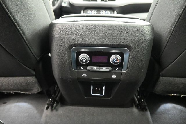 Used 2022 Chevrolet Suburban Premier AWD/4WD image 25