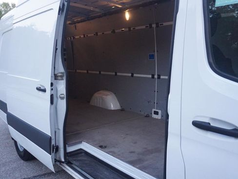 Used 2023 Mercedes-Benz Sprinter 2500 image 27