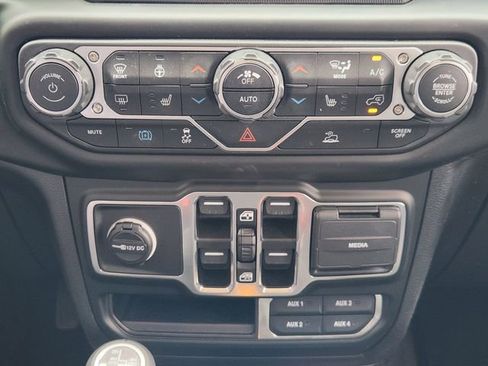 Used 2023 Jeep Wrangler Unlimited Sahara w/ Cold Weather Group AWD/4WD image 17