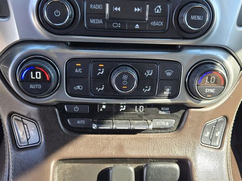 Used 2015 Chevrolet Suburban LT w/ Luxury Package image 17