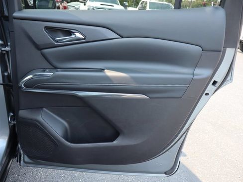 Used 2024 Chevrolet Traverse LT w/ LPO, Floor Liner Package FWD image 32