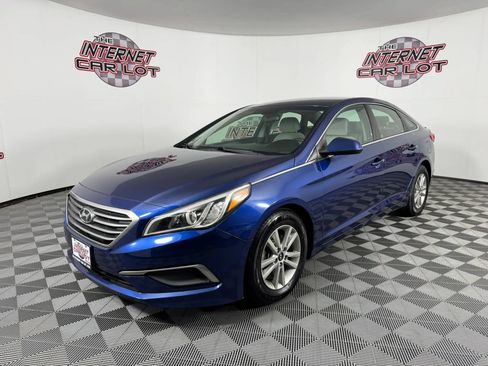 Used 2017 Hyundai Sonata SE w/ Cargo Package FWD image 3
