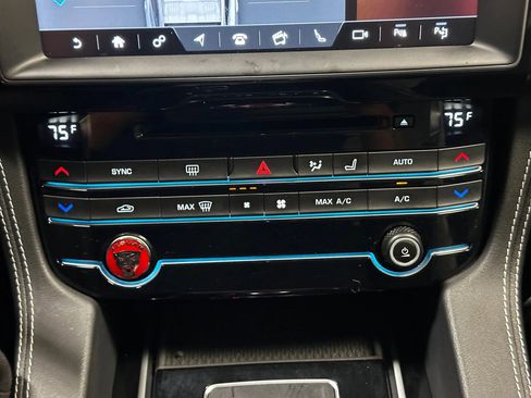 Used 2019 Jaguar F-PACE S image 39
